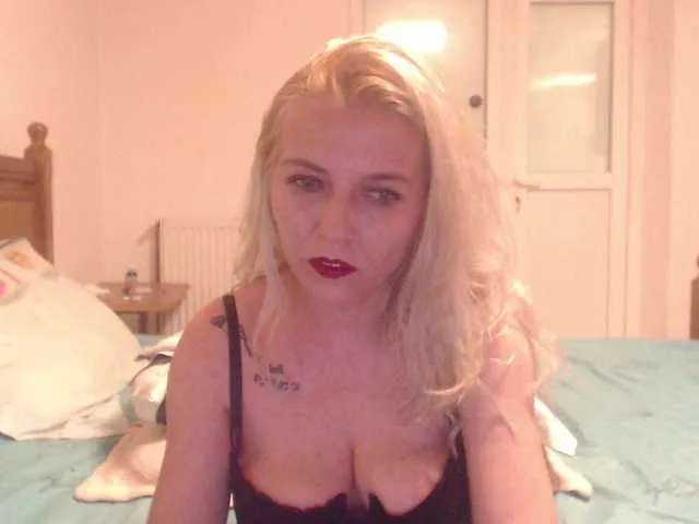 Live sex webcam photo for moniqdiamond #275633307