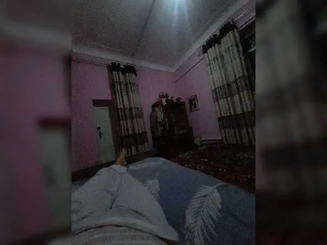 Live sex webcam photo for moonface1 #274403666