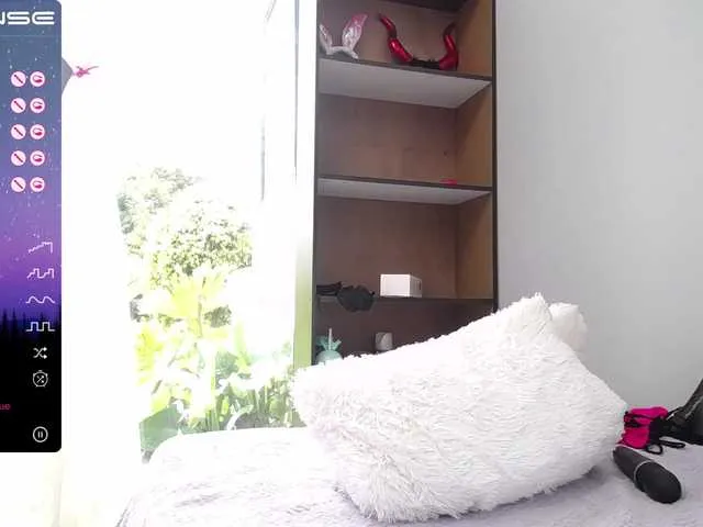 Live sex webcam photo for moonn-26 #274005049