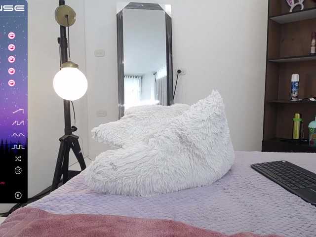 Live sex webcam photo for moonn-26 #274474409