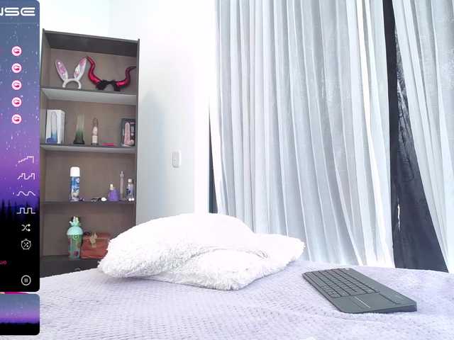 Live sex webcam photo for moonn-26 #274482228