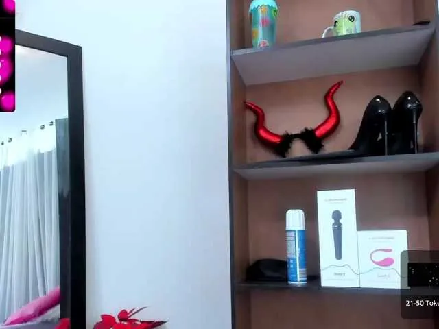 Live sex webcam photo for moonn-26 #276970466