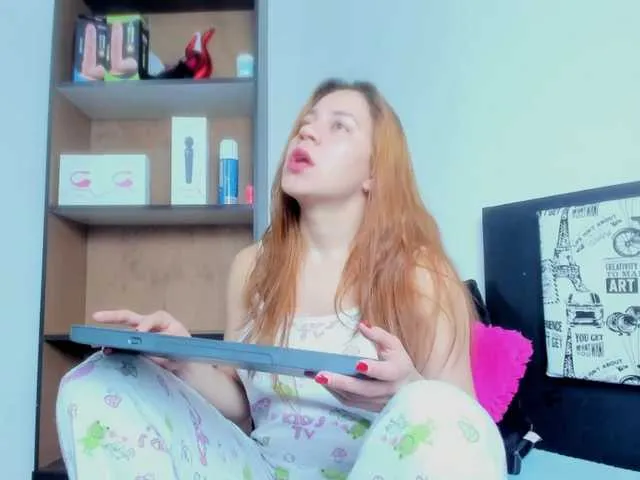 Live sex webcam photo for moonn-26 #290155187