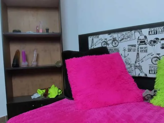 Live sex webcam photo for moonn-26 #290275036