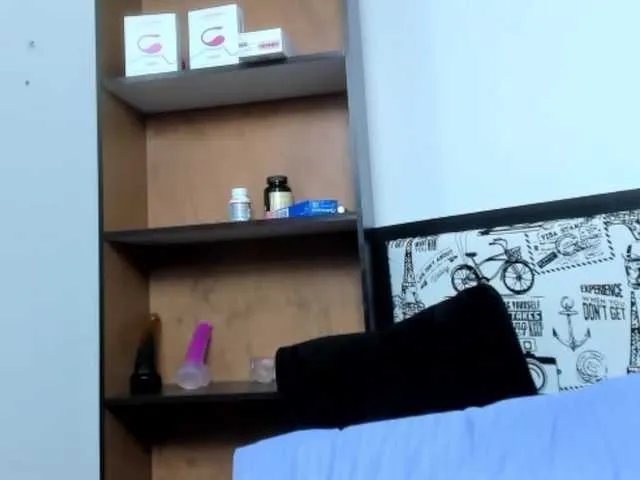 Live sex webcam photo for moonn-26 #290393230