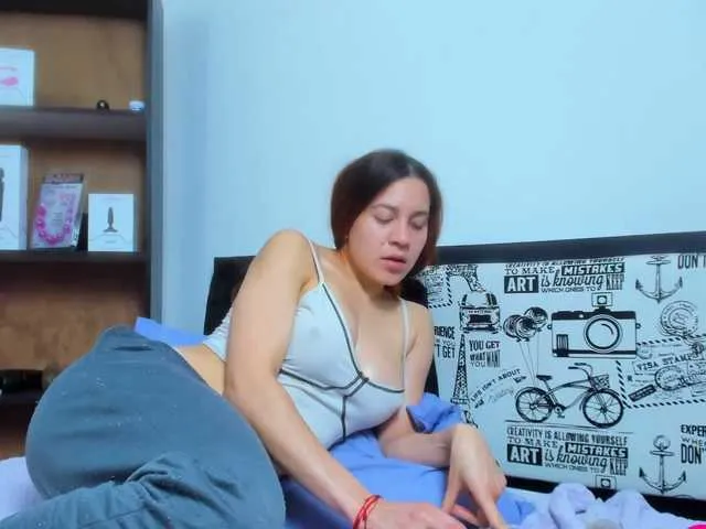 Live sex webcam photo for moonn-26 #290675929