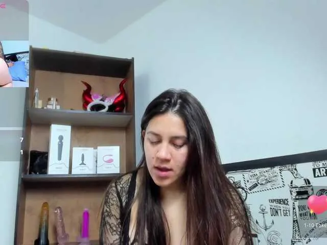 Live sex webcam photo for moonn-26 #291458680