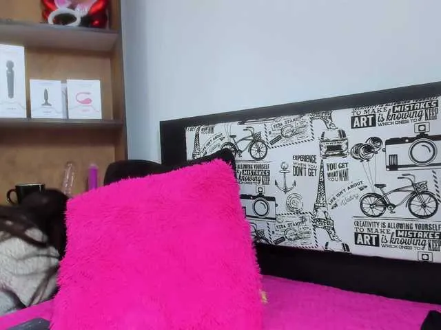 Live sex webcam photo for moonn-26 #291506621