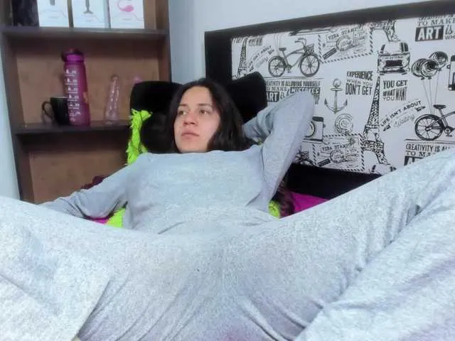 Live sex webcam photo for moonn-26 #291507975