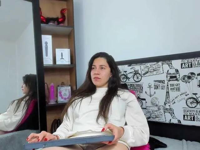 Live sex webcam photo for moonn-26 #291649844