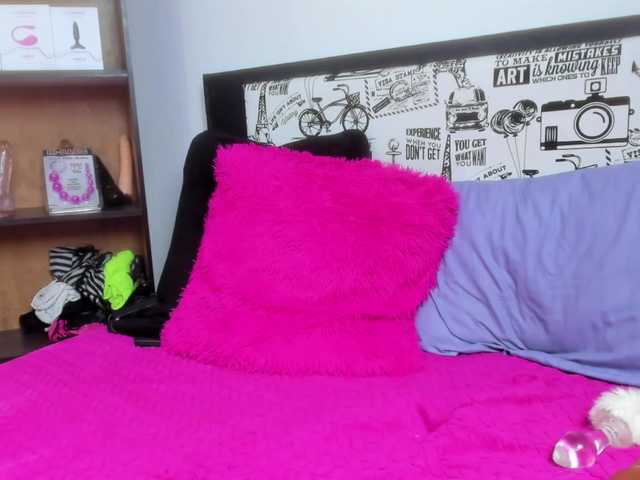 Live sex webcam photo for moonn-26 #291878959