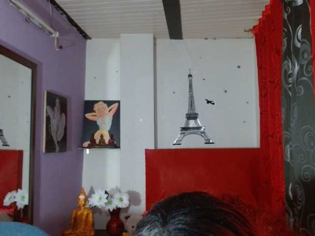 Live sex webcam photo for moonprinss #275494198