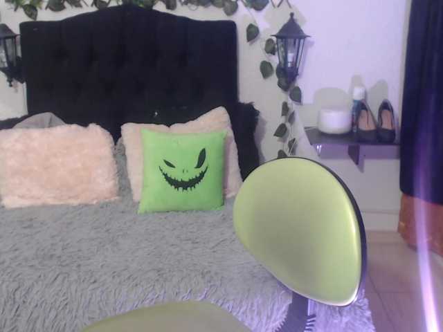 Live sex webcam photo for moore-slenndy #272093392