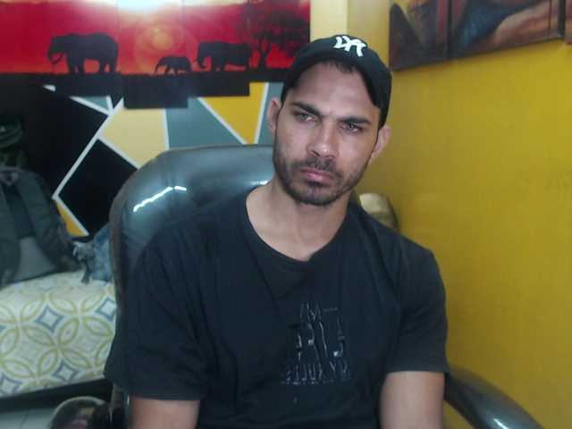 Live sex webcam photo for mr-maxx25 #290488657