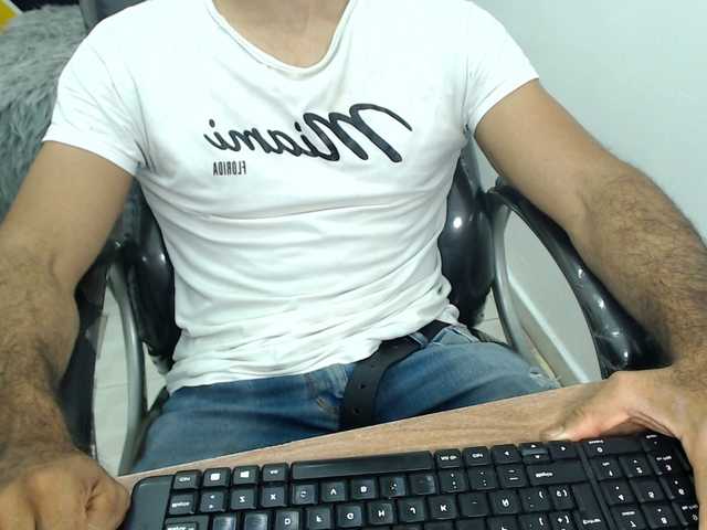 Live sex webcam photo for mr-maxx25 #290521447