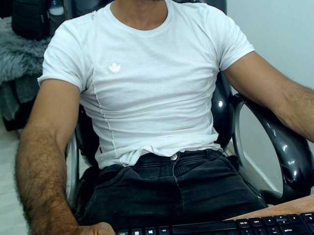 Live sex webcam photo for mr-maxx25 #290542993
