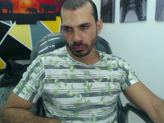 Live sex webcam photo for mr-maxx25 #290549261