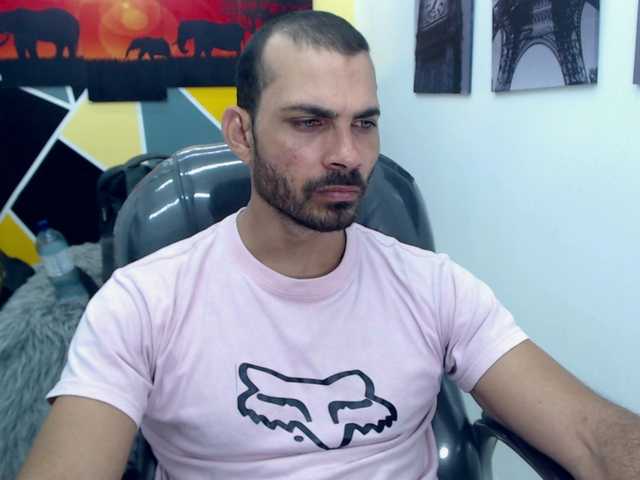 Live sex webcam photo for mr-maxx25 #290561915