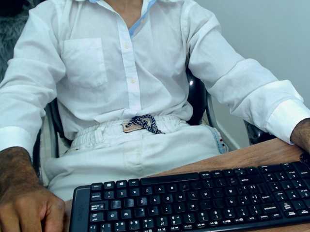 Live sex webcam photo for mr-maxx25 #290596151