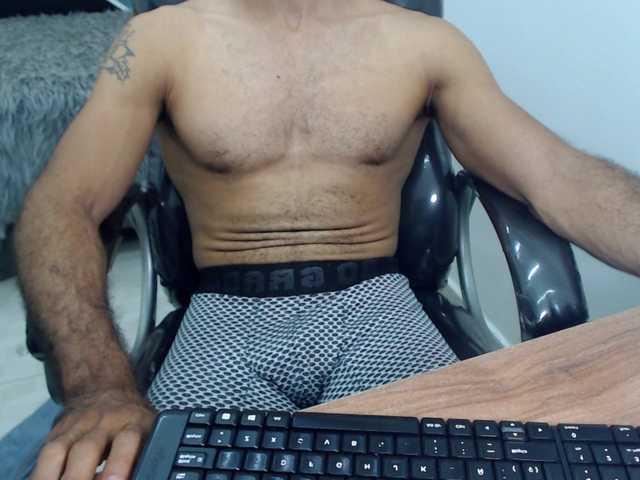 Live sex webcam photo for mr-maxx25 #290608584
