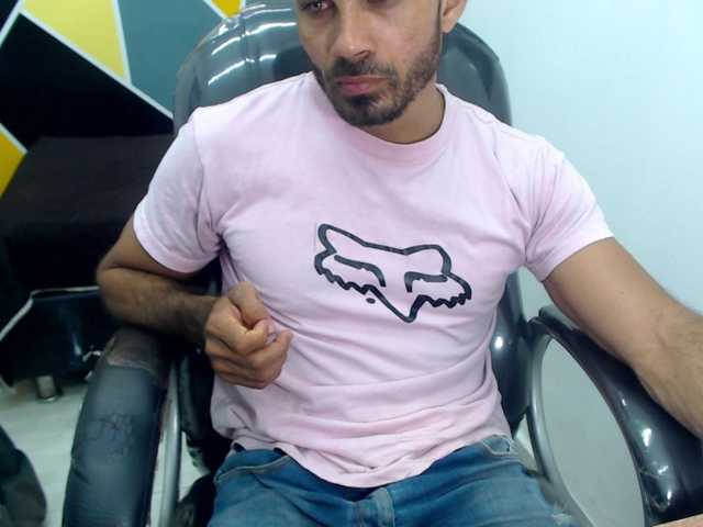 Live sex webcam photo for mr-maxx25 #290629734