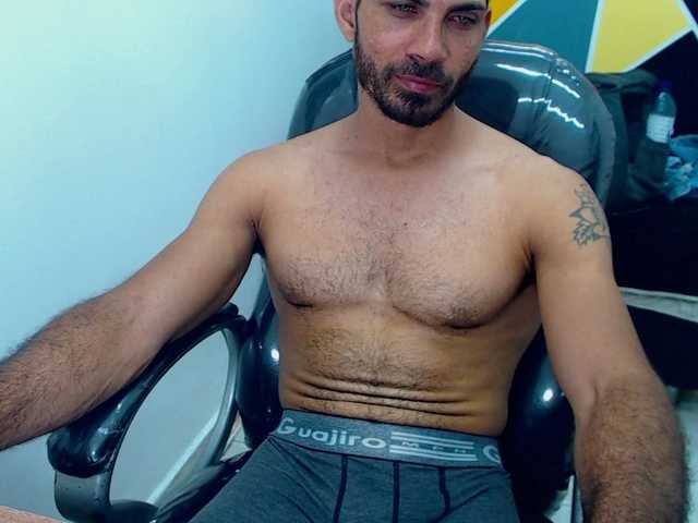 Live sex webcam photo for mr-maxx25 #290636994