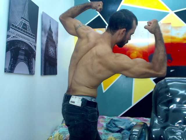 Live sex webcam photo for mr-maxx25 #290704087