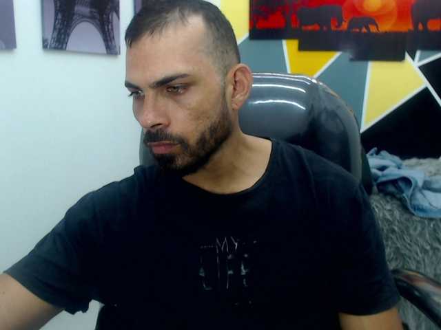 Live sex webcam photo for mr-maxx25 #290758965
