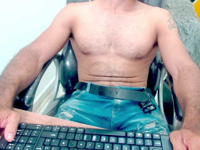 Live sex webcam photo for mr-maxx25 #290768145