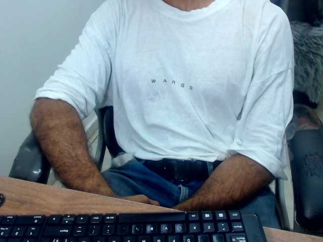 Live sex webcam photo for mr-maxx25 #290787462