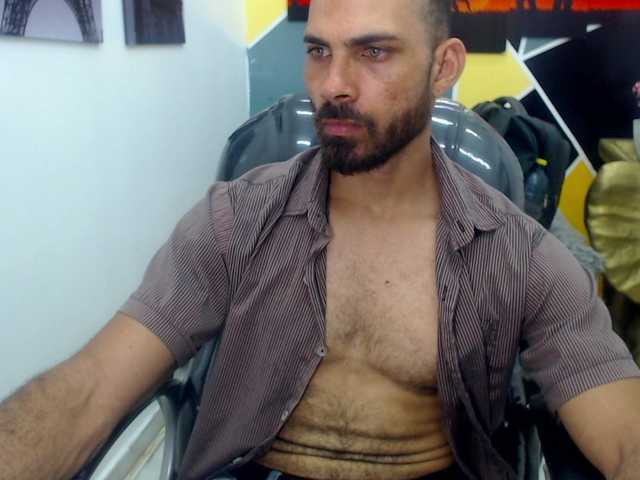 Live sex webcam photo for mr-maxx25 #290793666