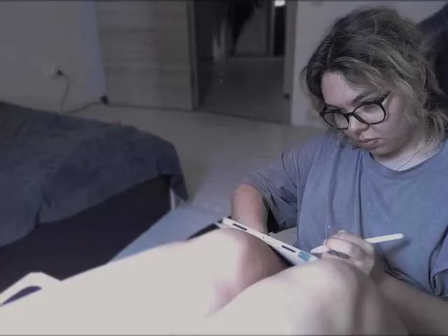 Live sex webcam photo for mrspickles666 #275682945