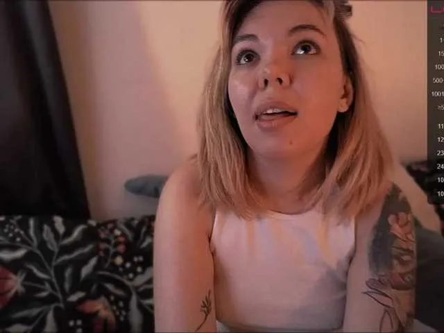 Live sex webcam photo for mrspickles666 #275741298