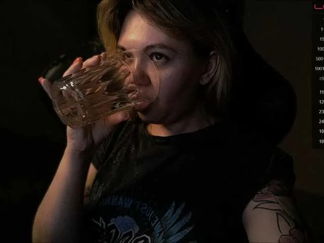 Live sex webcam photo for mrspickles666 #275877242