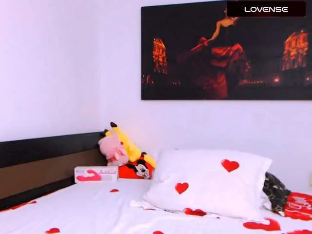 Live sex webcam photo for mya13 #277935102