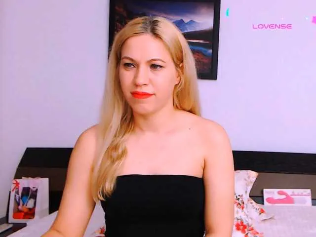 Live sex webcam photo for mya13 #290336648