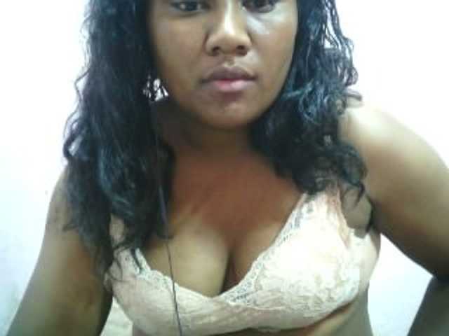 Live sex webcam photo for mybigass15 #276605477