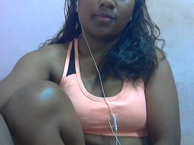 Live sex webcam photo for mybigass15 #287003118