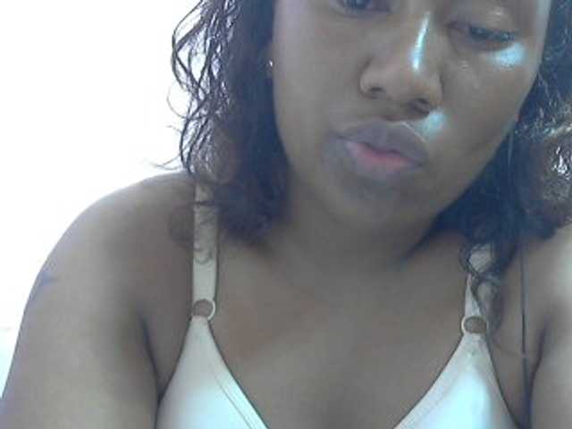 Live sex webcam photo for mybigass15 #290407154