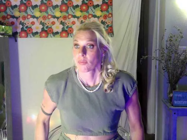 Live sex webcam photo for mylfGlama #290175511