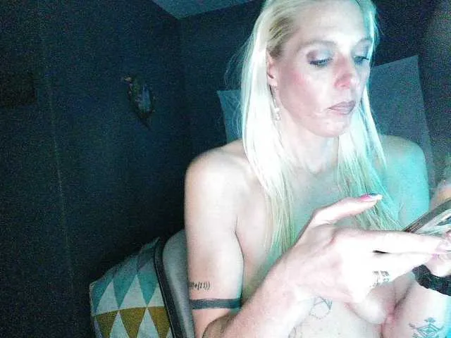 Live sex webcam photo for mylfGlama #290359403