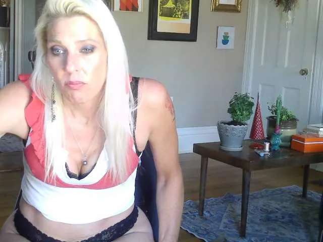 Live sex webcam photo for mylfGlama #292277827