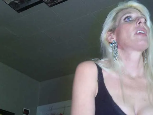 Live sex webcam photo for mylfGlama #292367648