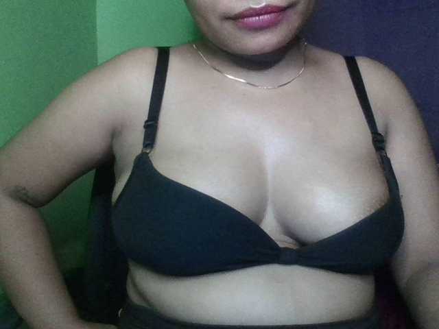 Live sex webcam photo for myoneandonly #291443262