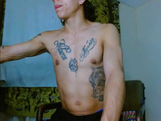 Live sex webcam photo for natasha-and-gian #277114964