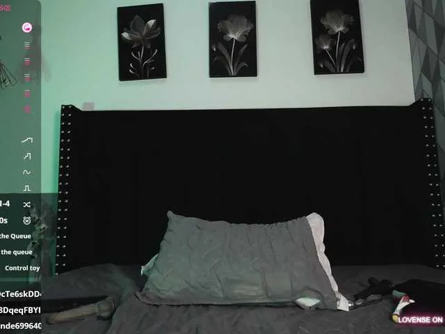 Live sex webcam photo for naturaltiits #290754128