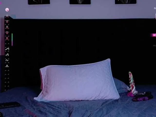 Live sex webcam photo for naturaltiits #291161254