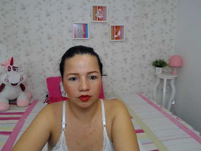 Live sex webcam photo for naughty-samanta #277820517