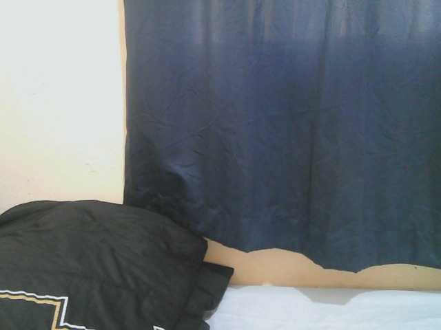 Live sex webcam photo for naughty-slender #292086379