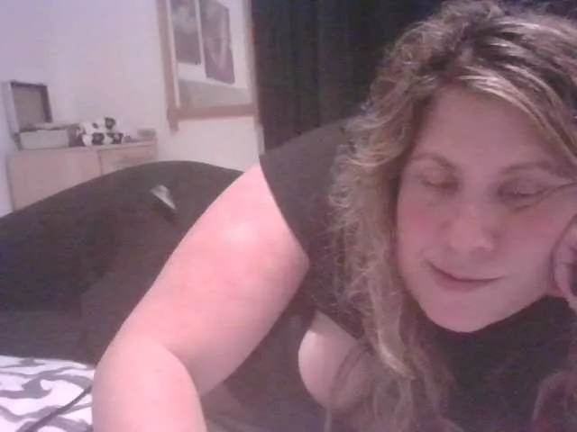 Live sex webcam photo for naughtysoph12 #290361885